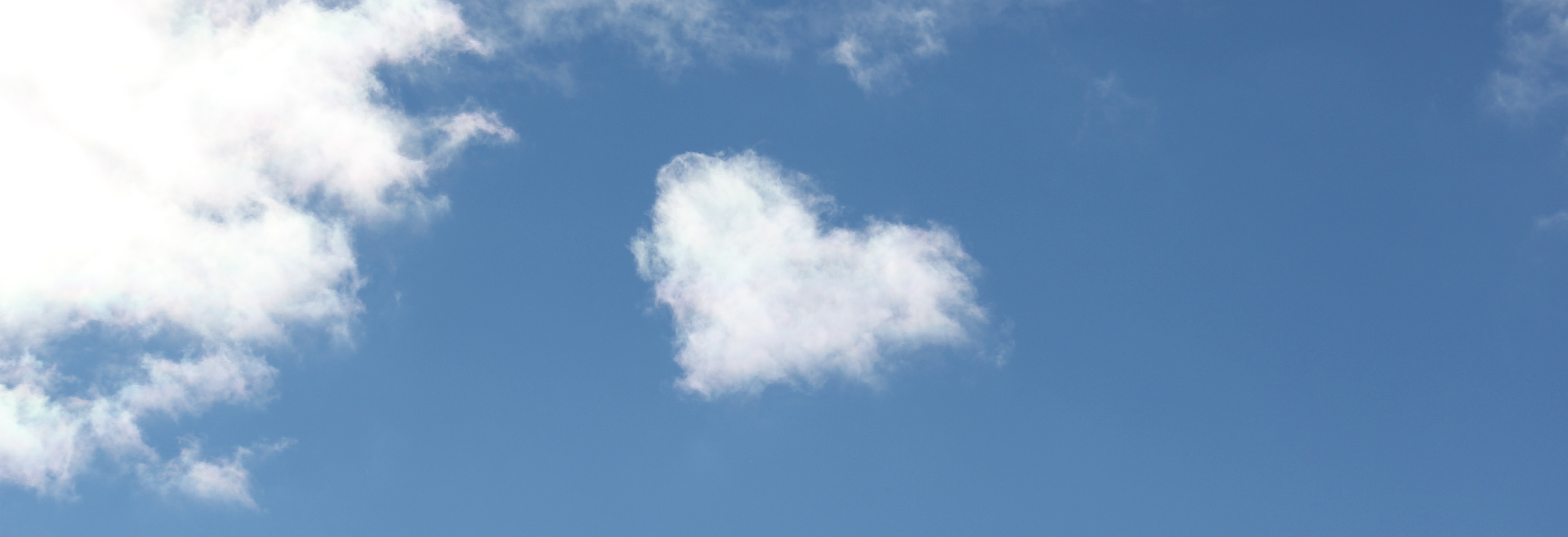 heart shaped cloud in blue sky