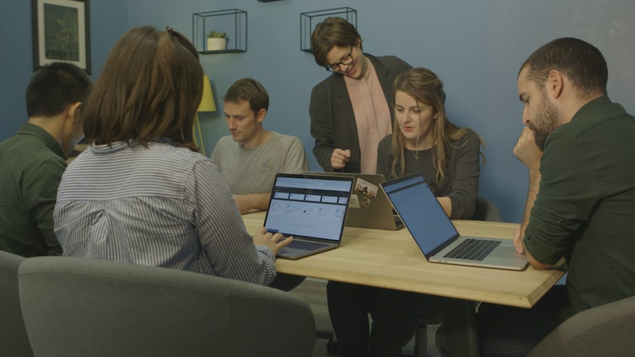 Dataiku coworkers working together in a blue conference room