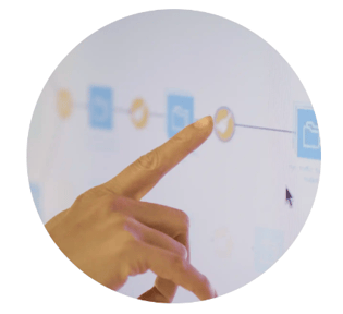 finger pointing to Dataiku screen